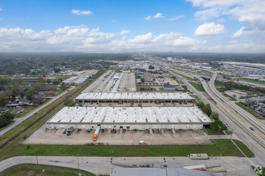 7811 N Shepherd Dr, Houston, TX for rent - Aerial - Image 3 of 9