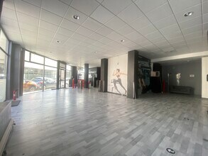 2 Rue Neuve, Bondy to rent Interior Photo- Image 2 of 9