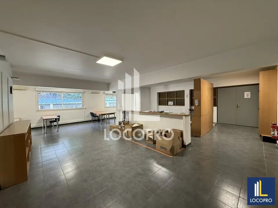 Location Bureaux 356 m² - Photo 1