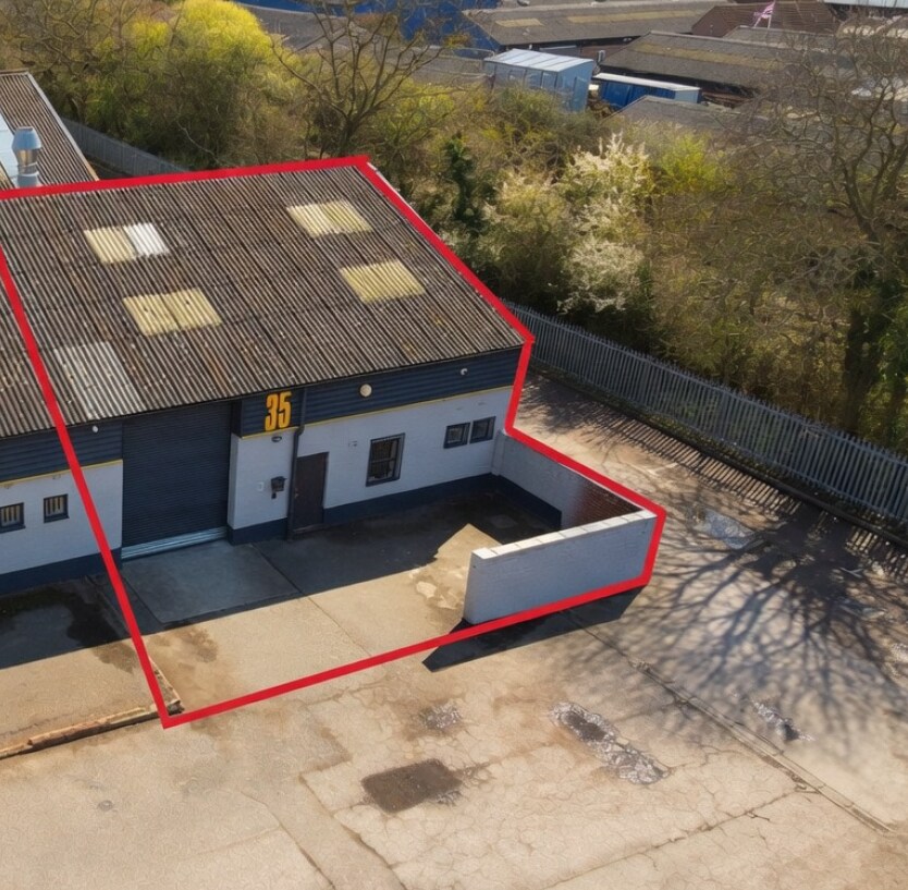 Redhills Rd, South Woodham Ferrers to rent Building Photo- Image 1 of 3