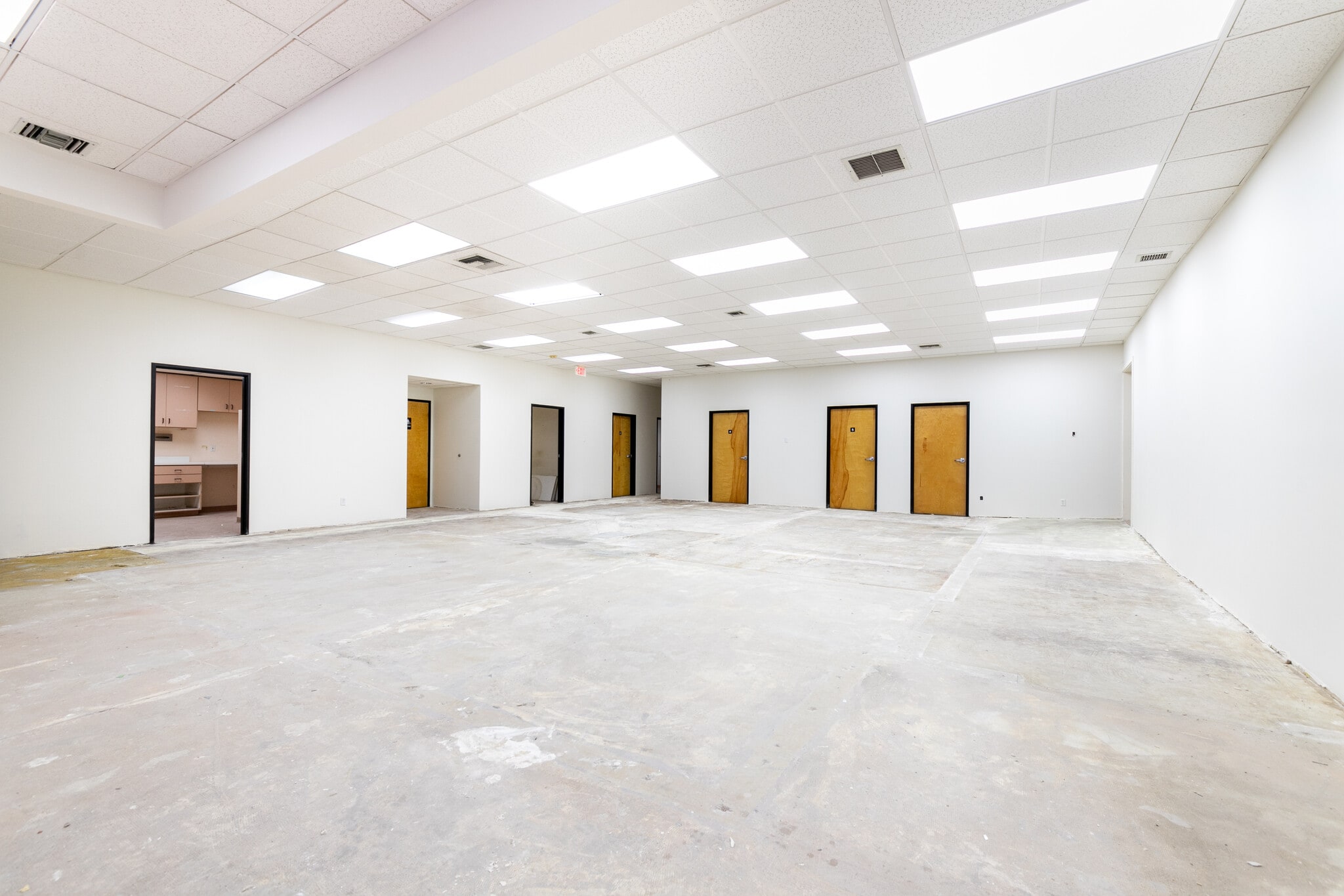 14701-14721 Princeton Ave, Moorpark, CA to rent Building Photo- Image 1 of 8