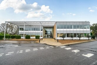 Oxford Rd, Uxbridge to rent Building Photo- Image 1 of 10