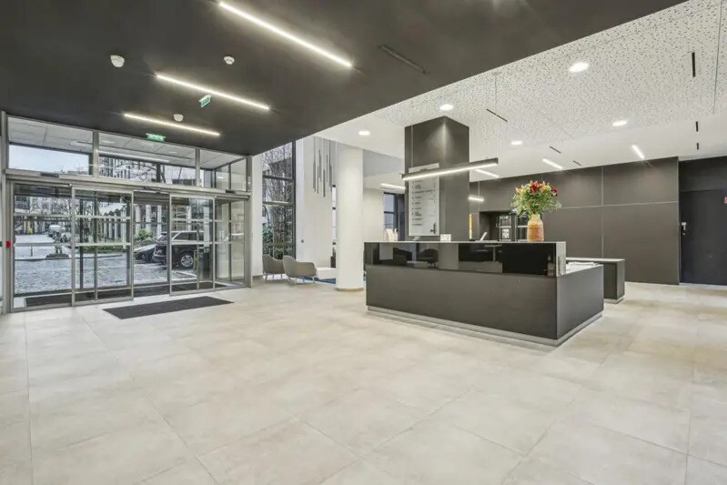 2 Rue Jacques Daguerre, Rueil-Malmaison to rent - Building Photo - Image 3 of 30