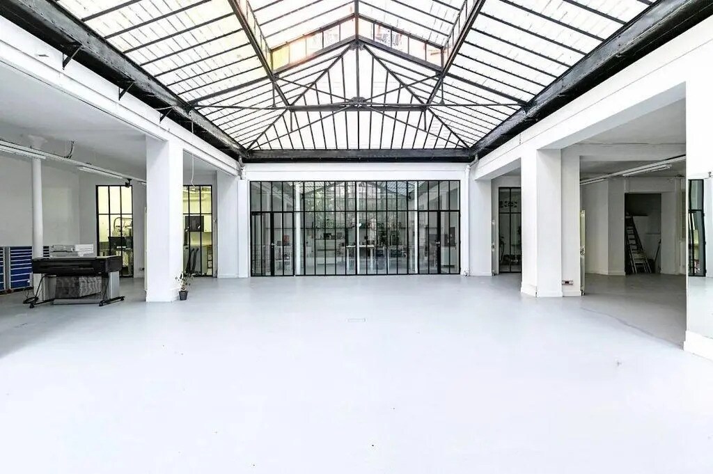 Office in Paris for sale Building Photo- Image 1 of 11