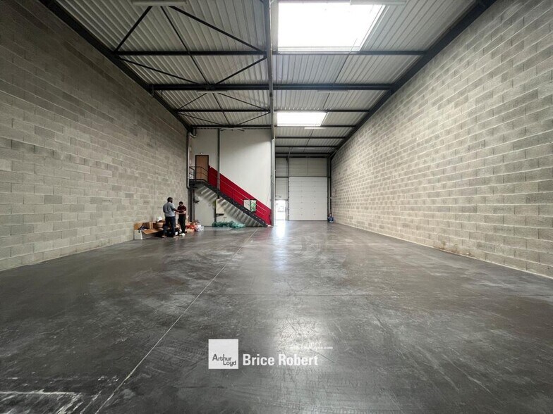 Light Industrial in Saint Priest to rent - Building Photo - Image 2 of 5
