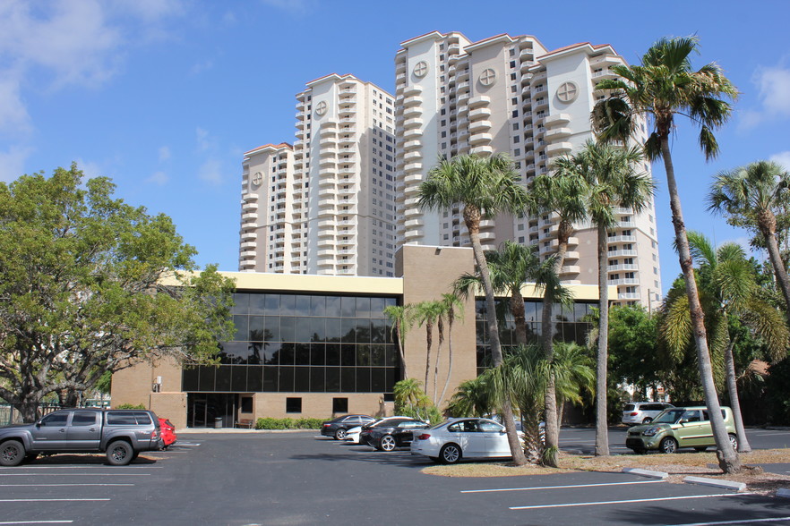 2075 W 1st St, Fort Myers, FL for sale - Building Photo - Image 1 of 1