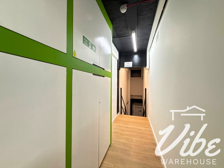 Ferrier St, London to rent - Building Photo - Image 3 of 10