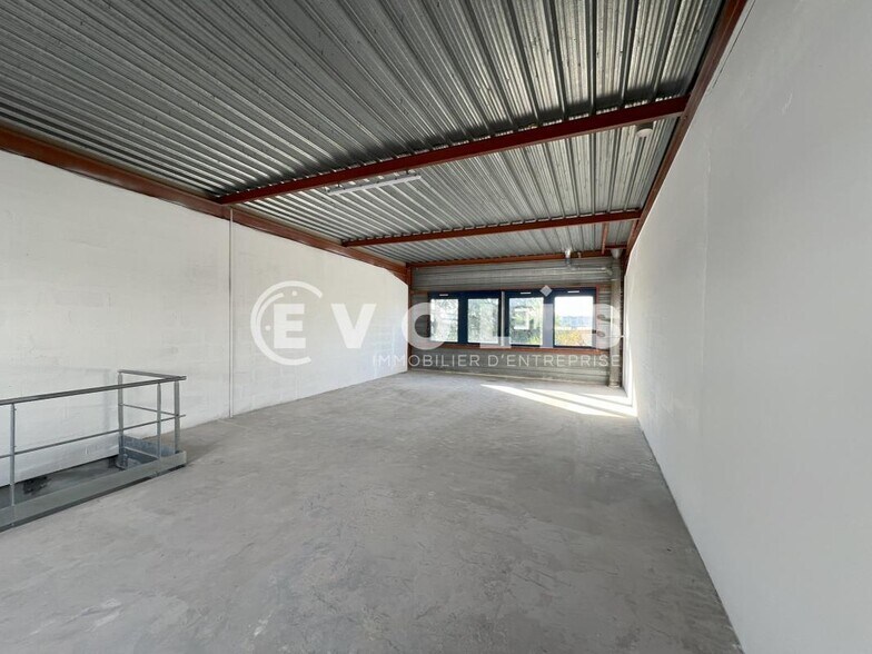 Light Industrial in Neuilly Plaisance to rent - Building Photo - Image 1 of 14
