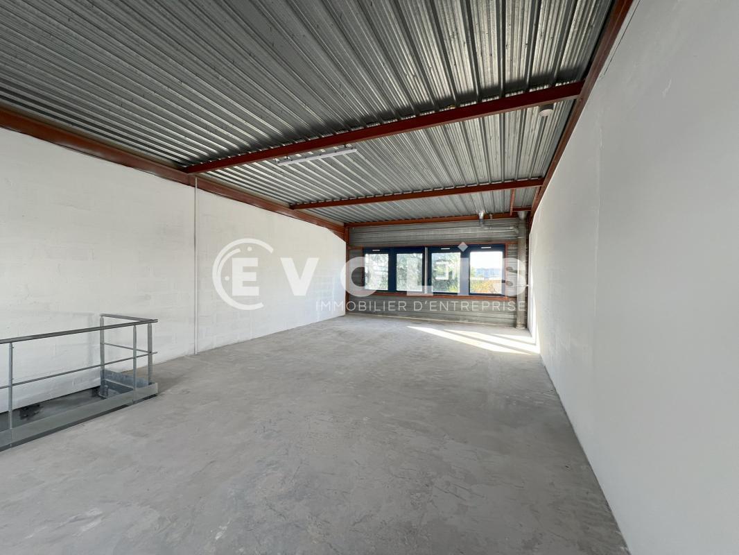 Light Industrial in Neuilly Plaisance to rent Building Photo- Image 1 of 15