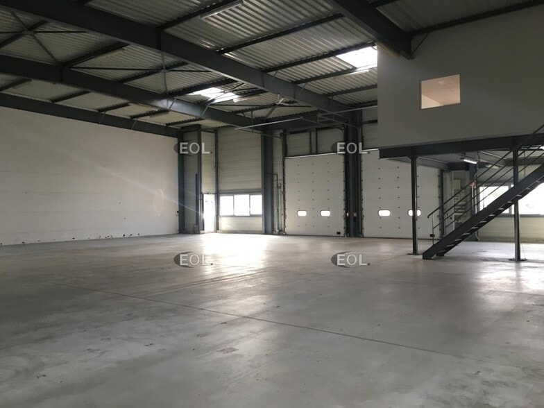 Light Industrial in Saint-Brice-sous-Forêt to rent - Building Photo - Image 3 of 5