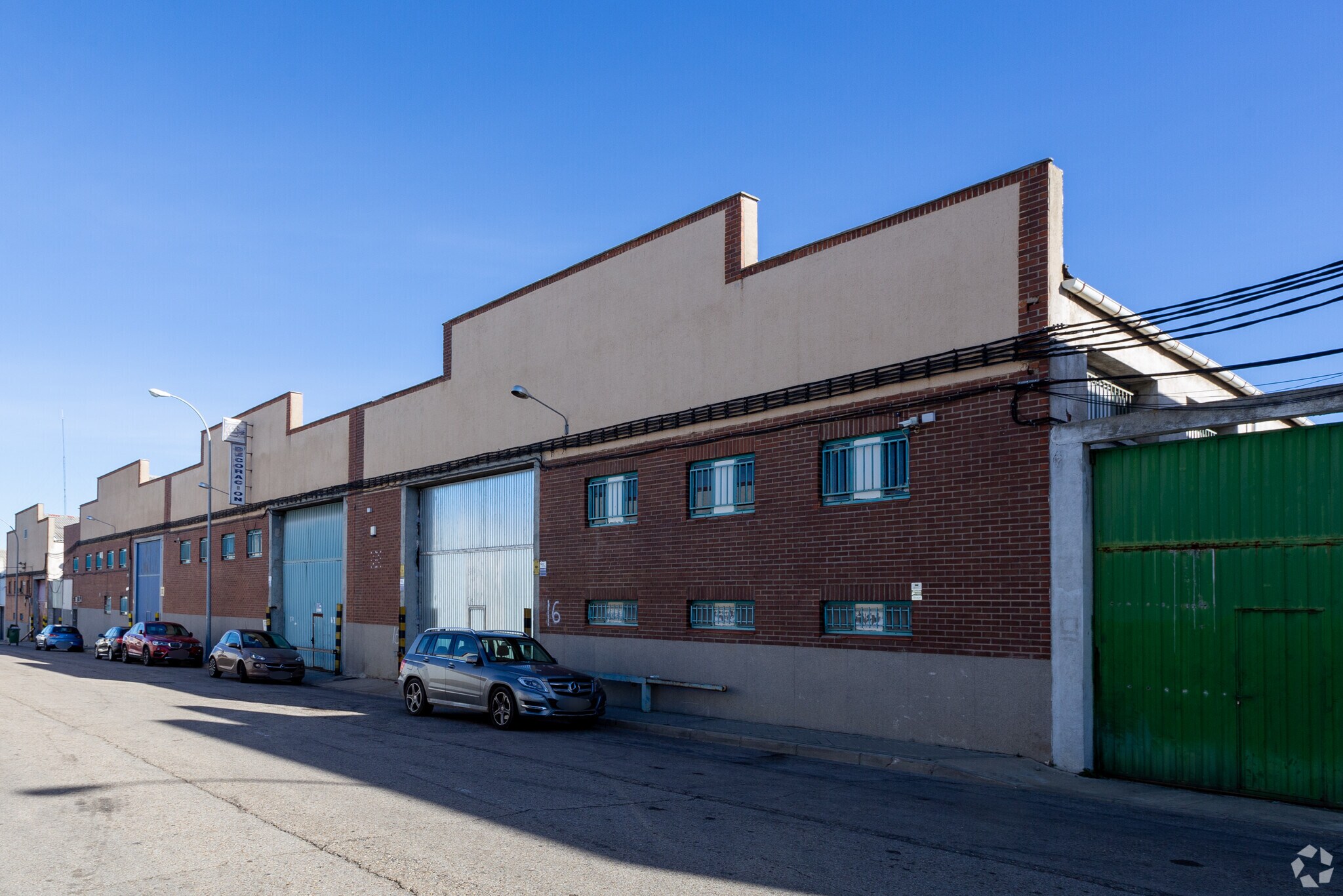 Calle de Ponferrada, Fuenlabrada, Madrid for sale Primary Photo- Image 1 of 4