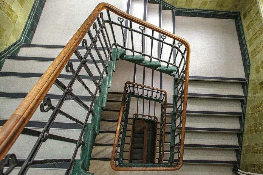 20-21 Staple Inn, London to rent - Building Photo - Image 2 of 5