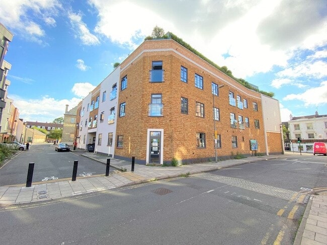 More details for 10 Market Pl, Brentford - Office to Rent