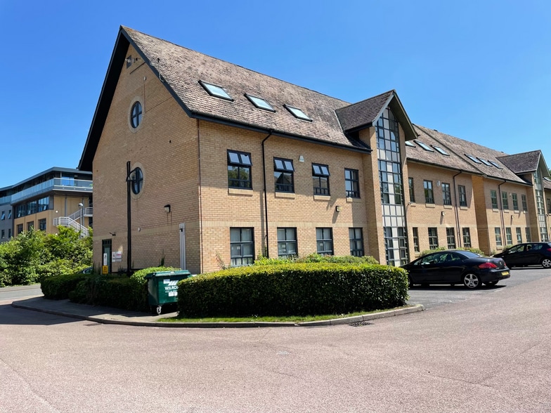 Milbanke Way, Bracknell to rent - Building Photo - Image 2 of 9