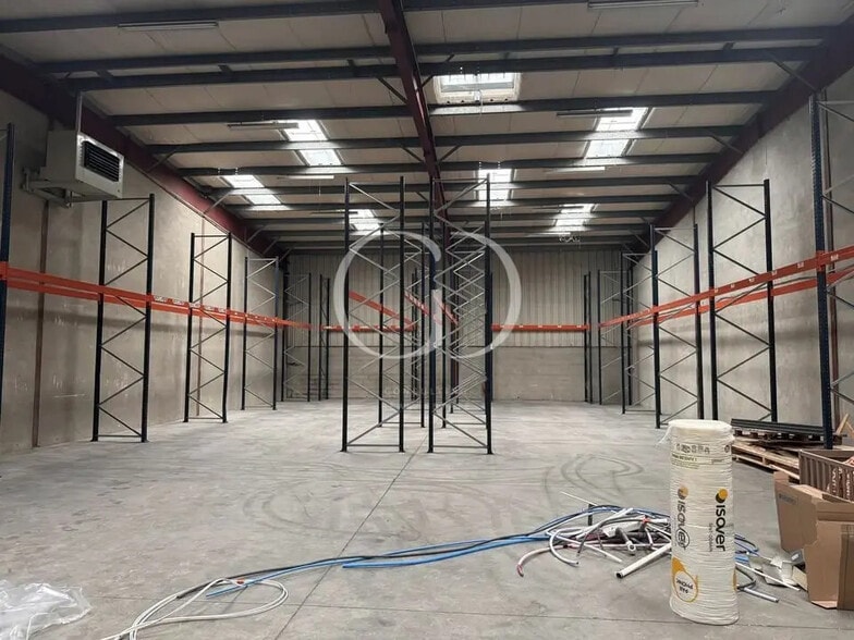 32-34 Avenue Des Frères Montgolfier, Chassieu to rent - Interior Photo - Image 2 of 4