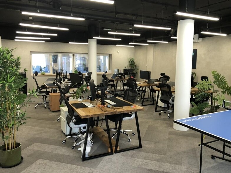 55 Greenwich High Rd, London to rent - Building Photo - Image 3 of 8