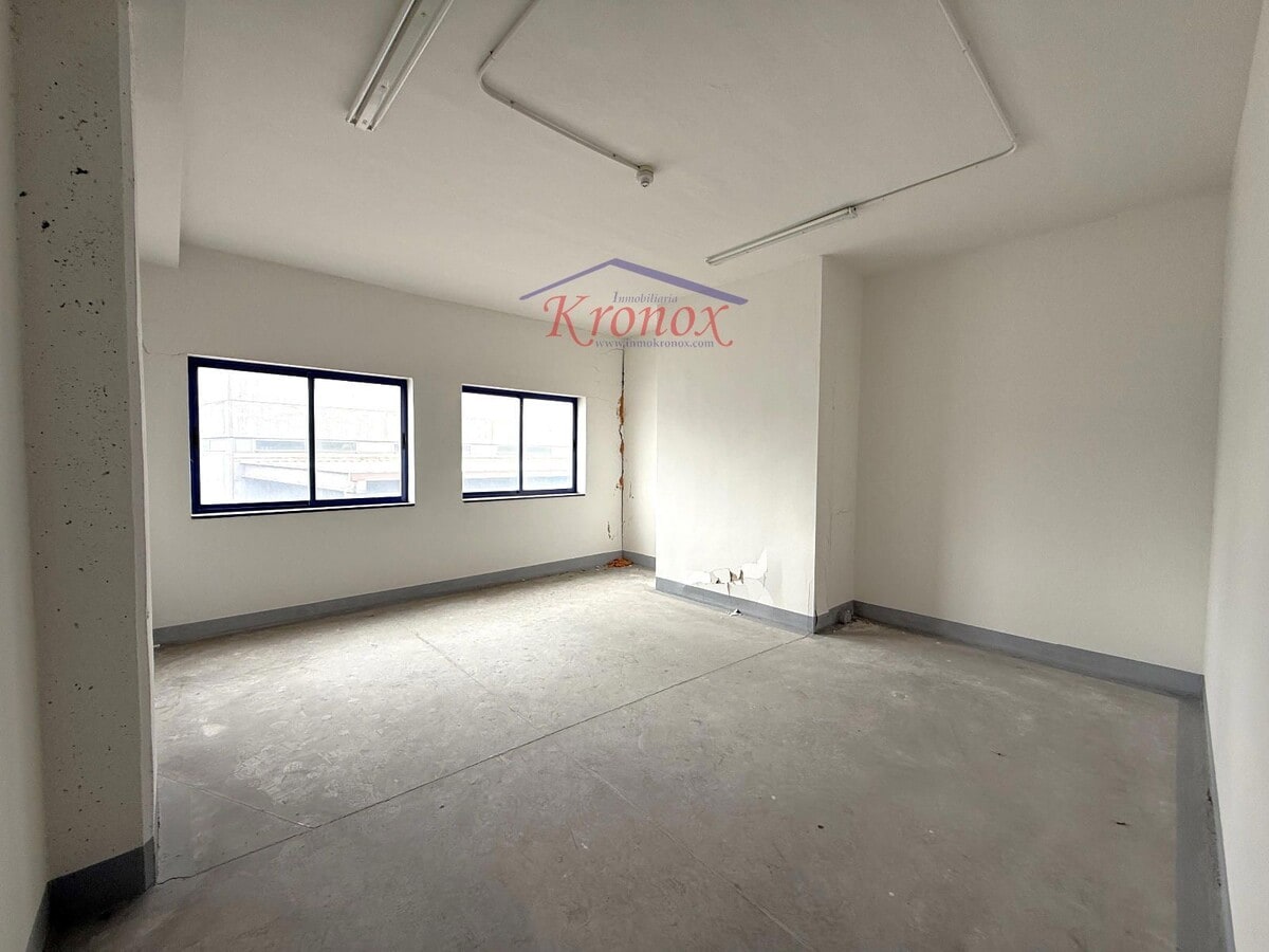 Madrid, MAD 28031 -  -  - Interior Photo - Image 1 of 8