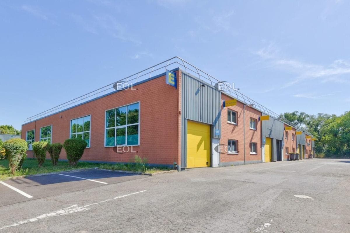 Light Industrial in SAINT-OUEN-L'AUMONE to rent Building Photo- Image 1 of 8