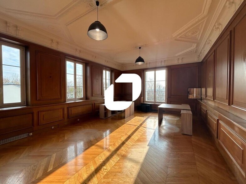 Office in Nogent-sur-Marne to rent - Interior Photo - Image 1 of 11
