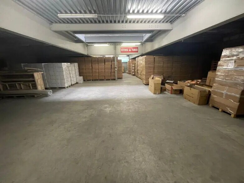 Industrial in Aubagne to rent - Building Photo - Image 3 of 5