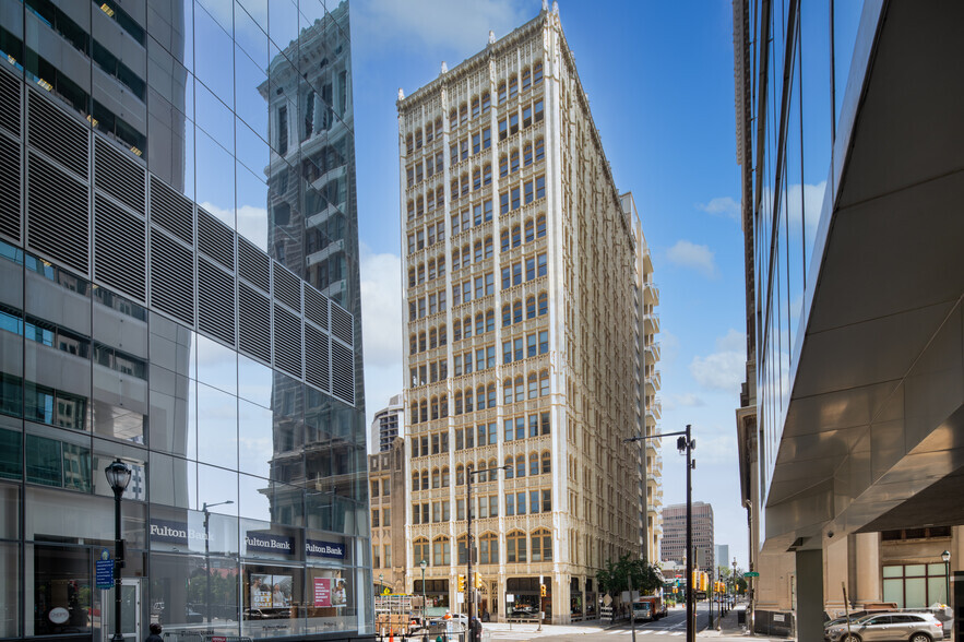 1701 Arch St, Philadelphia, PA for rent - Building Photo - Image 1 of 60