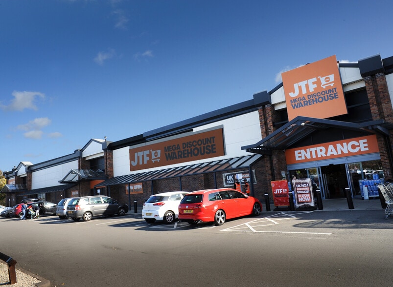 Bescot Cres, Walsall to rent - Building Photo - Image 2 of 7