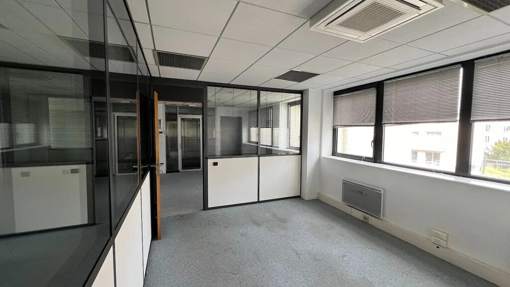 Location Bureaux 169 m² - Photo 1