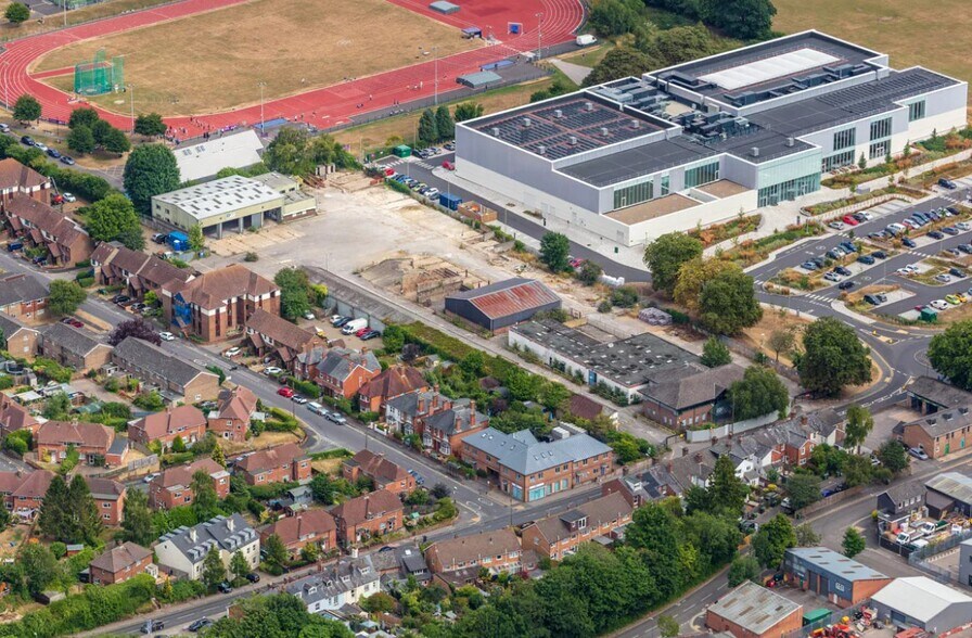 Bar End Rd, Winchester to rent - Aerial - Image 1 of 2