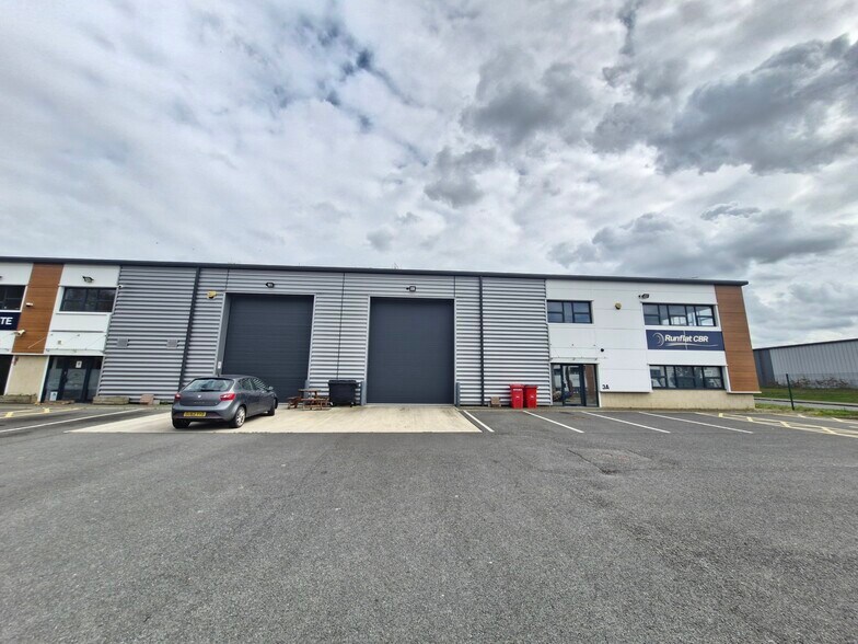 First Ave, Finningley to rent - Building Photo - Image 2 of 5