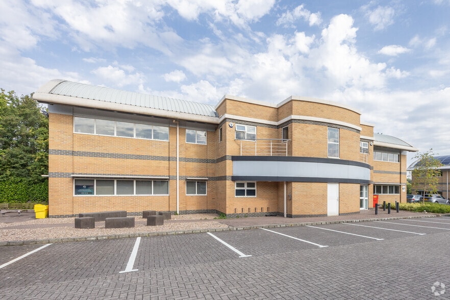 1 Radian Ct, Milton Keynes to rent - Primary Photo - Image 2 of 3