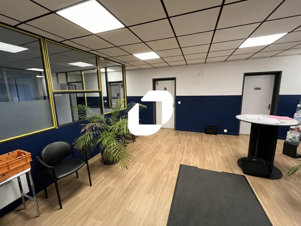Location Bureaux 190 m² - Photo 1