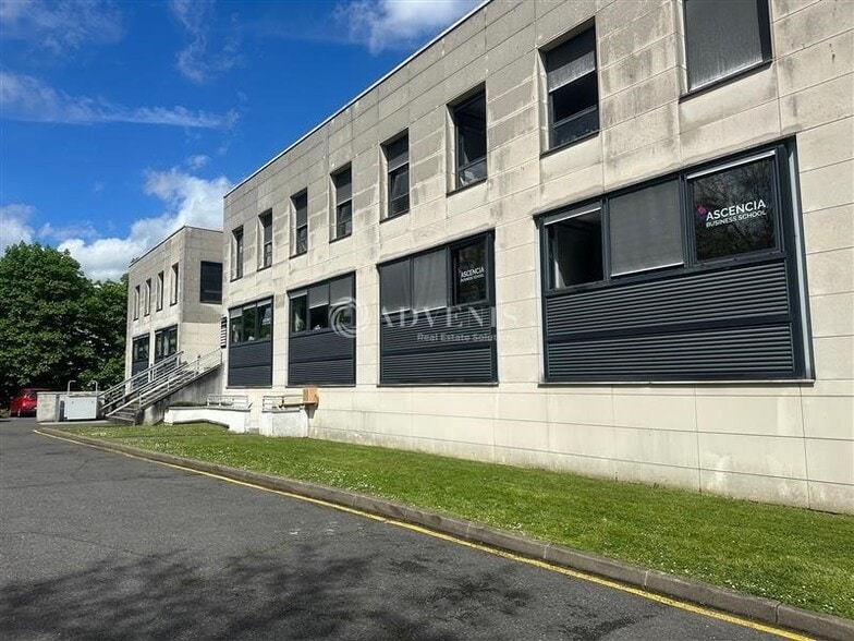 Office in Lognes to rent - Building Photo - Image 1 of 12