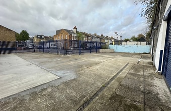 Rosebank Rd, London to rent Building Photo- Image 1 of 4