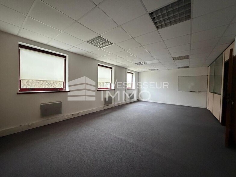 Office in Champs Sur Marne to rent - Interior Photo - Image 3 of 5