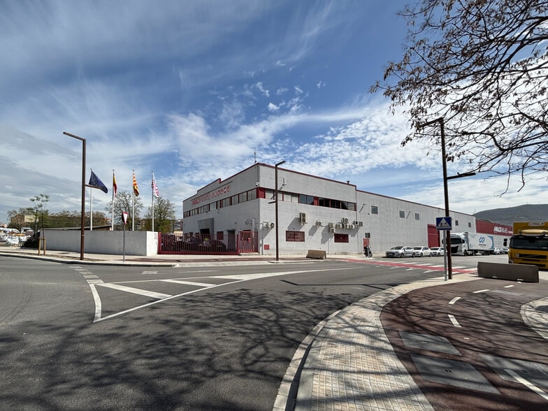 Carrer del Mig, 120, Montcada i Reixac, Barcelona to rent - Building Photo - Image 2 of 20