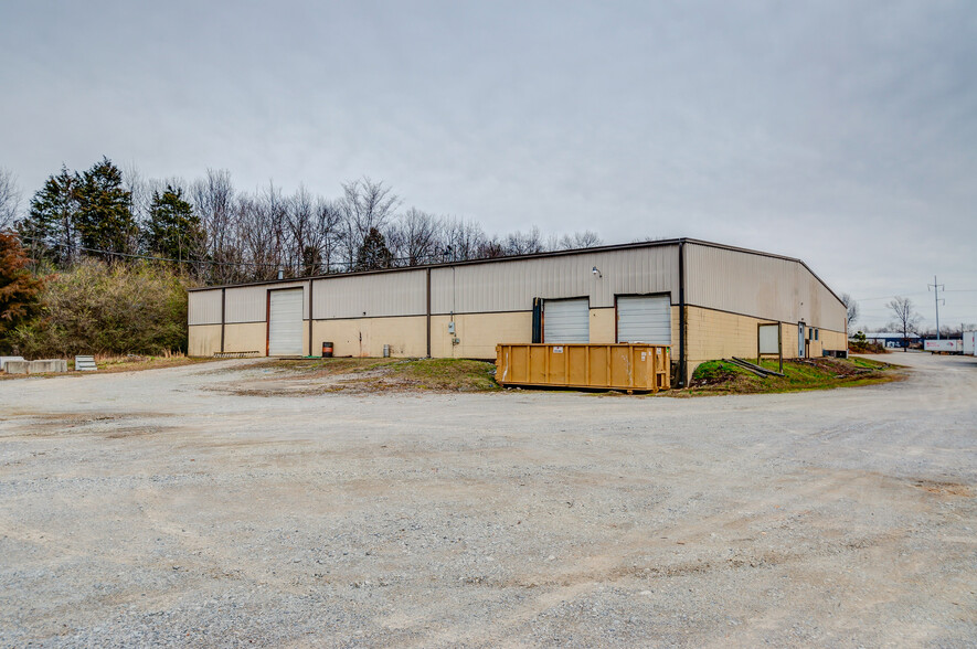 1761 Old Columbia Rd, Dickson, TN for sale - Building Photo - Image 1 of 1