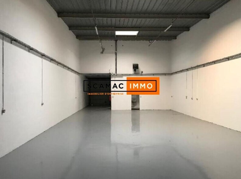 Industrial in Nanterre to rent - Interior Photo - Image 3 of 5