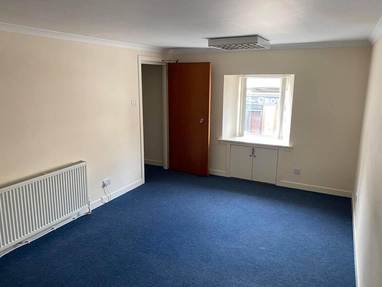 12-14 High Glencairn St, Kilmarnock to rent - Building Photo - Image 3 of 5