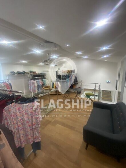 Retail in Nanterre to rent - Building Photo - Image 3 of 7