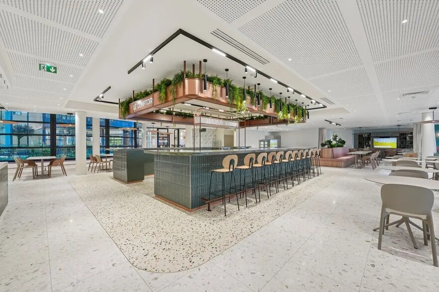 46 Rue Camille Desmoulins, Issy-les-Moulineaux to rent - Interior Photo - Image 3 of 9