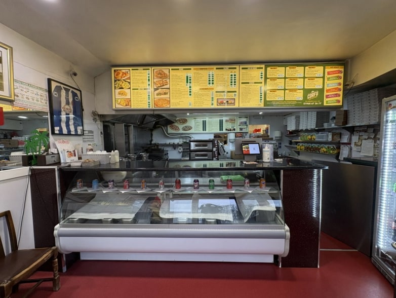 2 The Sq, Penicuik for sale - Interior Photo - Image 3 of 3