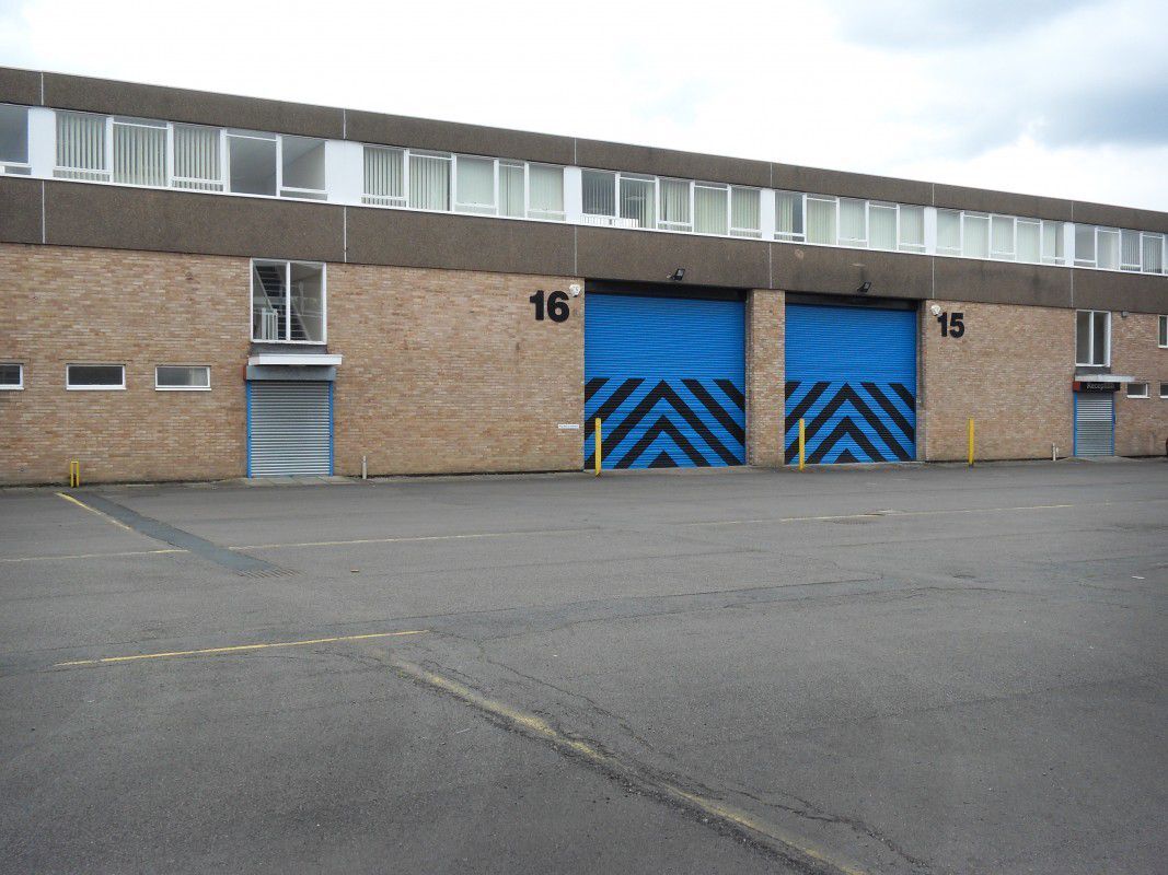 Gorsebrook Rd, Wolverhampton to rent Building Photo- Image 1 of 3