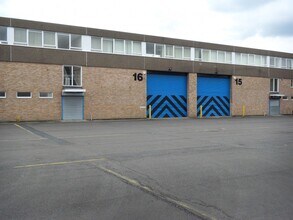 Gorsebrook Rd, Wolverhampton to rent Building Photo- Image 1 of 3