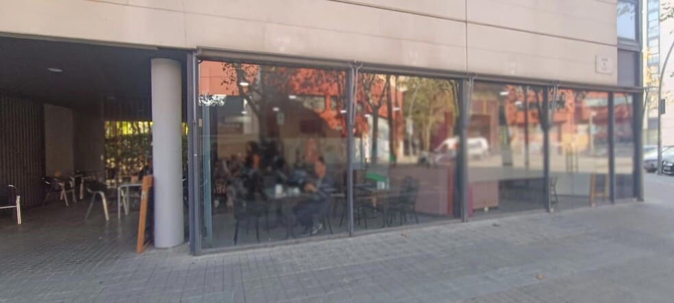 Retail in Barcelona, Barcelona to rent - Interior Photo - Image 1 of 2