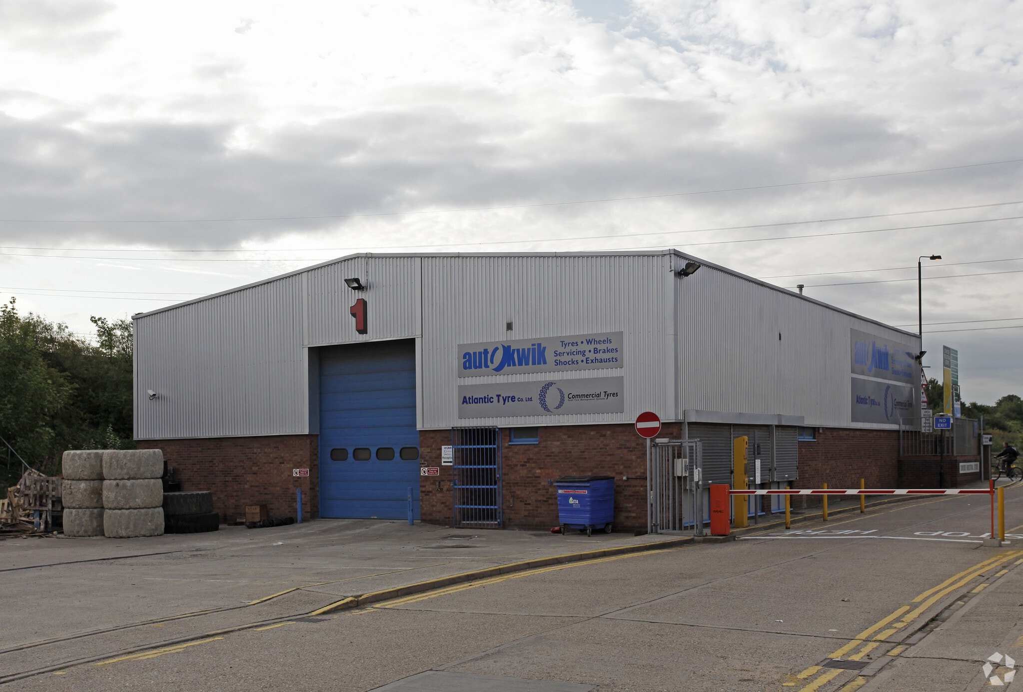 Thames Rd, Crayford to rent Primary Photo- Image 1 of 4