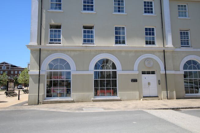 4 Crown Sq, Dorchester to rent - Building Photo - Image 2 of 2