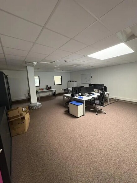 Office in Bezons to rent - Building Photo - Image 2 of 9
