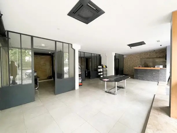 Location Commerce 148 m² - Photo 1