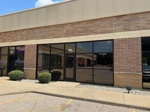 9114 Virginia Rd, Lake In The Hills, IL to rent Interior Photo- Image 2 of 7