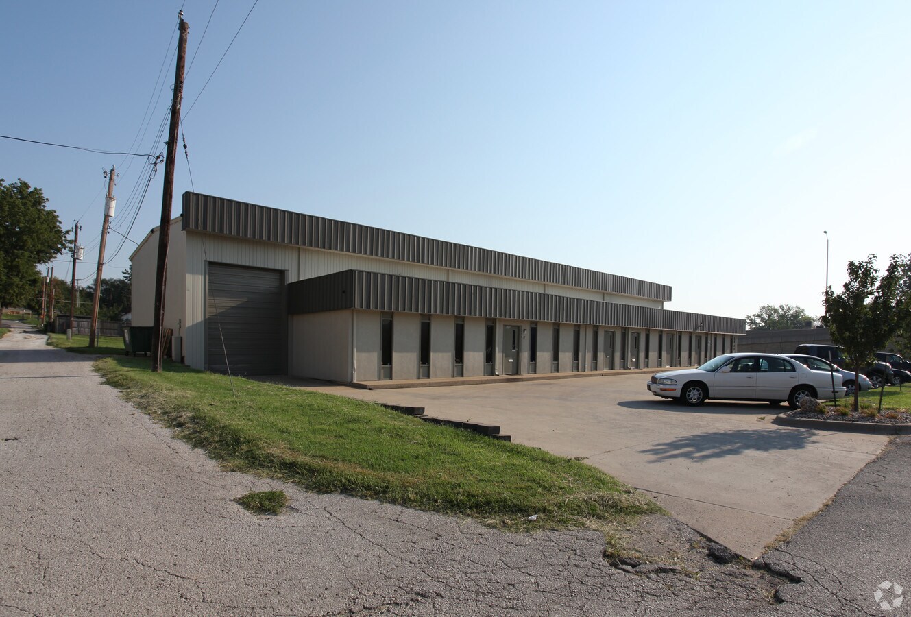 5040 Antioch Rd, Merriam 66203 Light Industrial for Rent UK